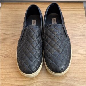 Steve Madden Black Quilted Womens Slip-On Shoes